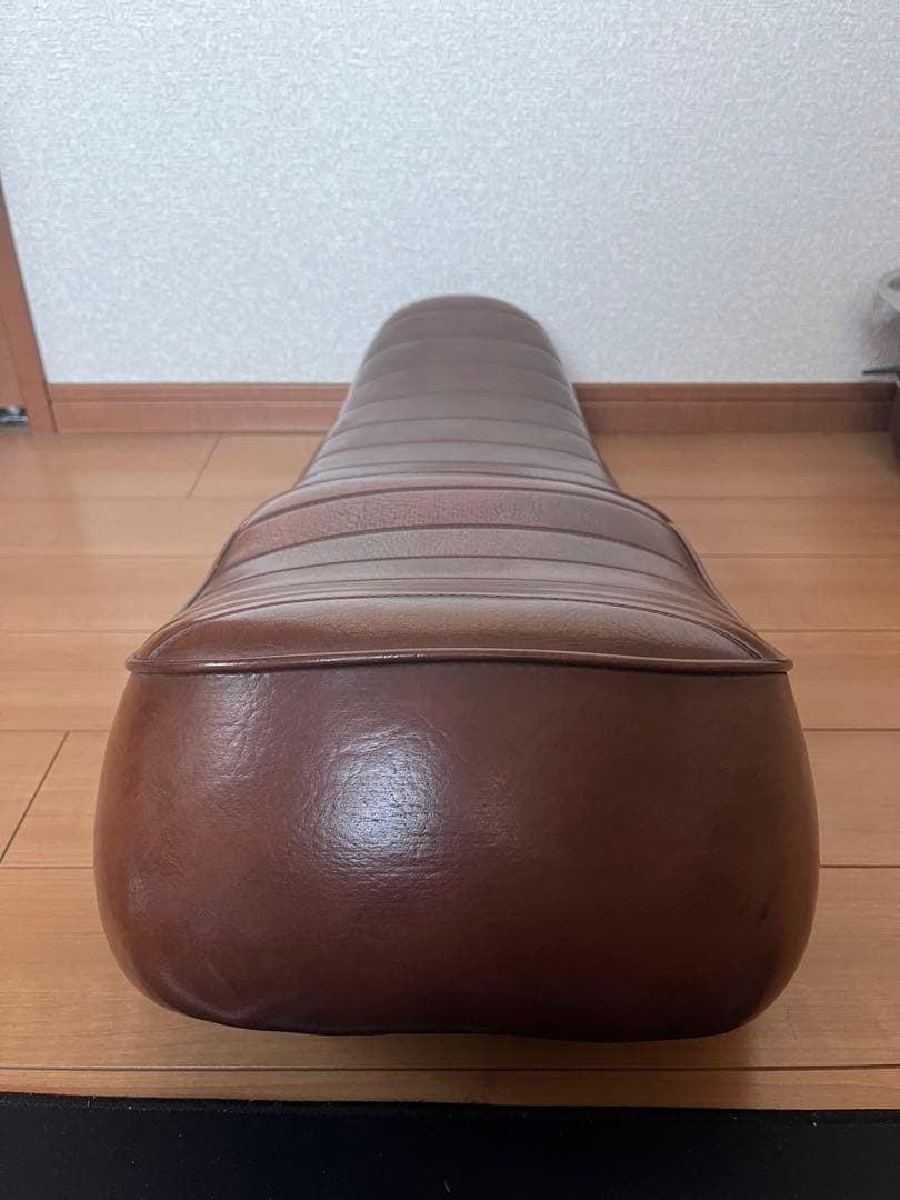 カワサキ　250TR 純正シート　張り替え　段付き　タックロール　茶色