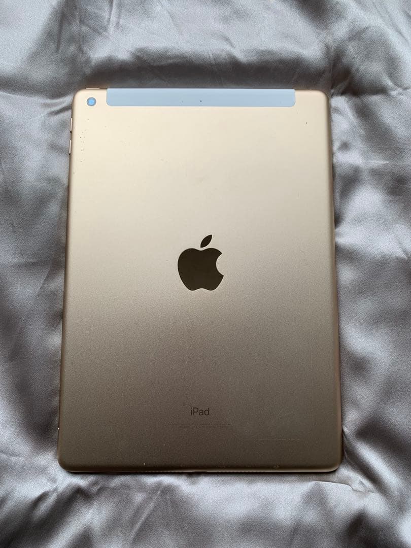 なか iPad 第5世代　32GB ゴールド　Wi-Fi cellular
