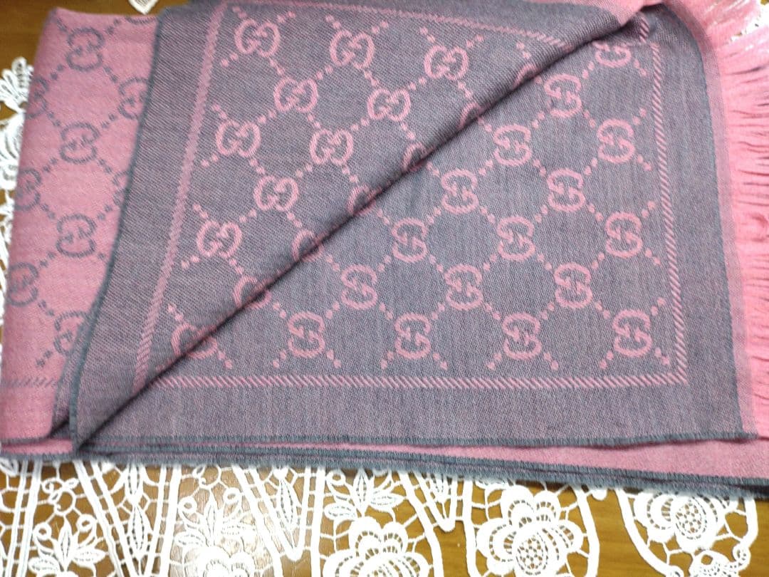 あーちゃんさん専用GUCCI ピンク GGロゴ マフラー