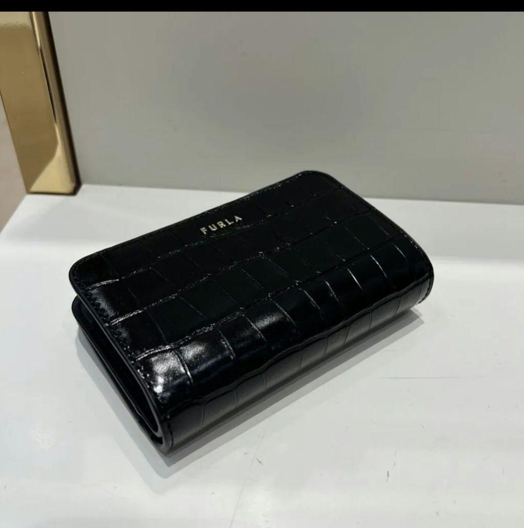 H*a様 週末セールスタート新品未使用FURLA ブラック 二つ折り財布