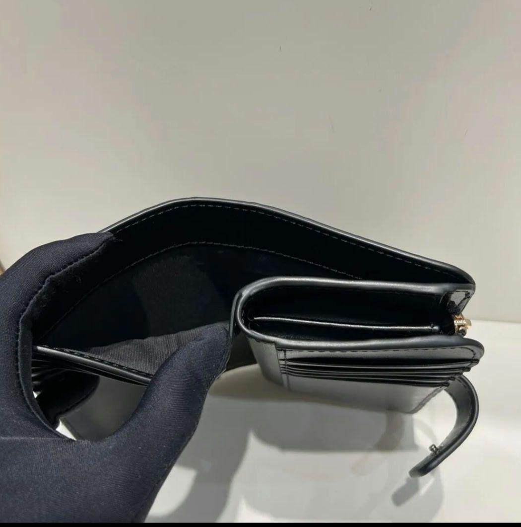 H*a様 週末セールスタート新品未使用FURLA ブラック 二つ折り財布