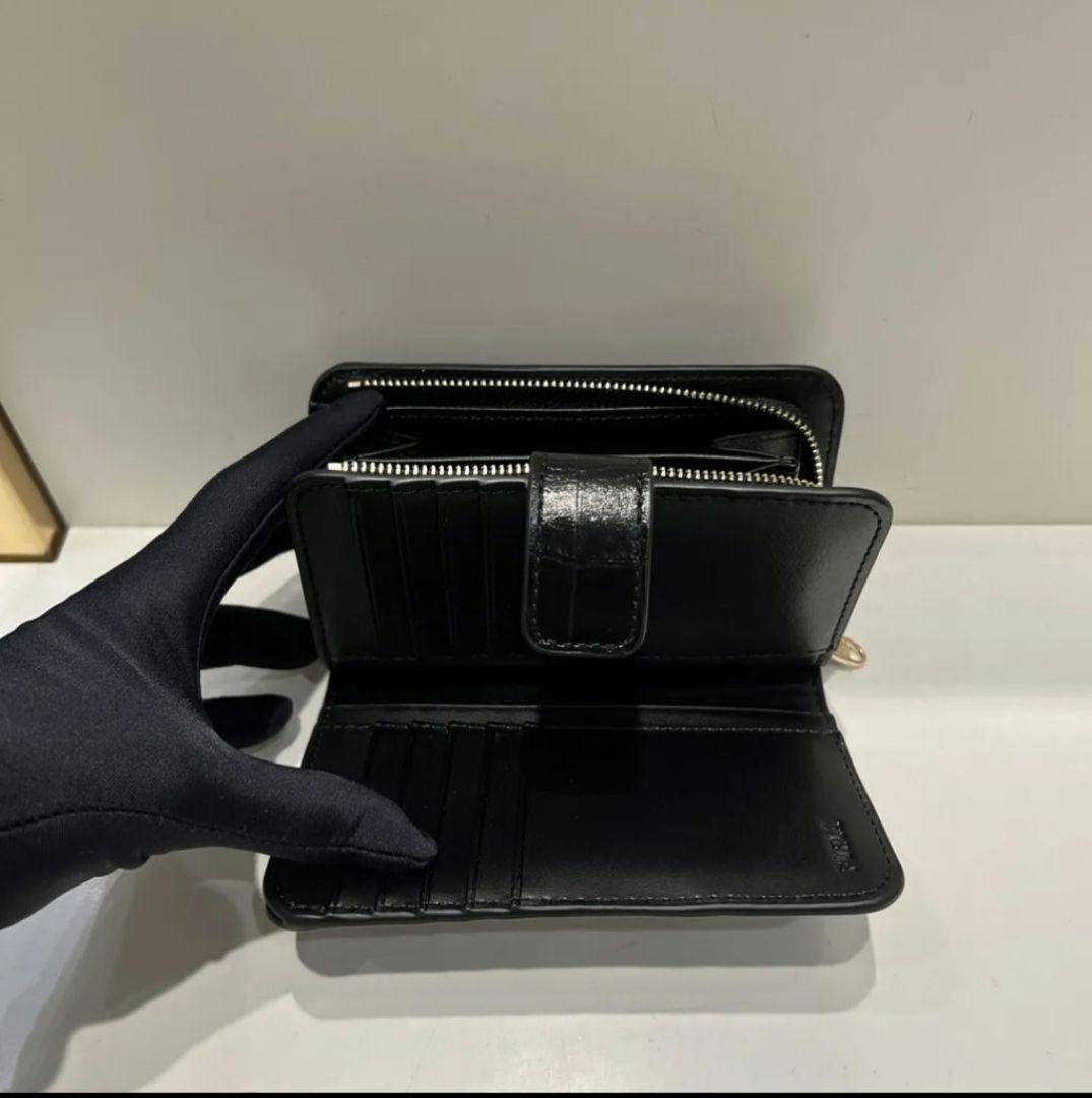 H*a様 週末セールスタート新品未使用FURLA ブラック 二つ折り財布