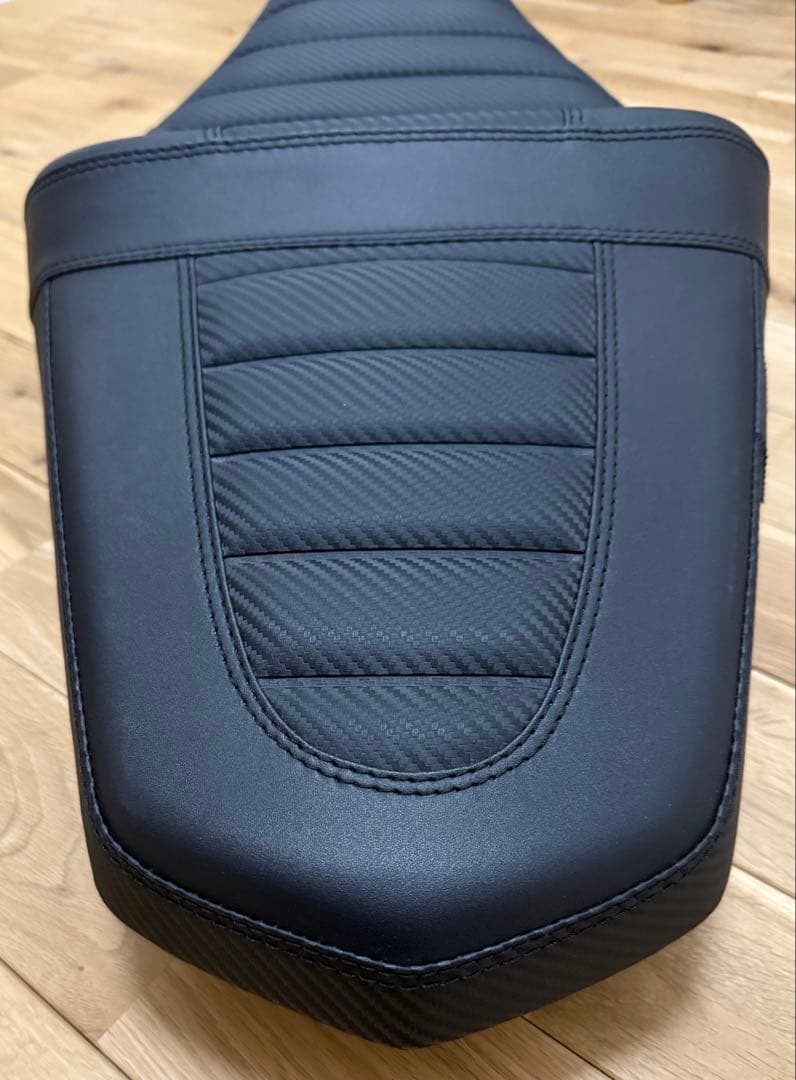【美品】TWR製 PCX125/160用ローダウンカスタムシート（タックロール）