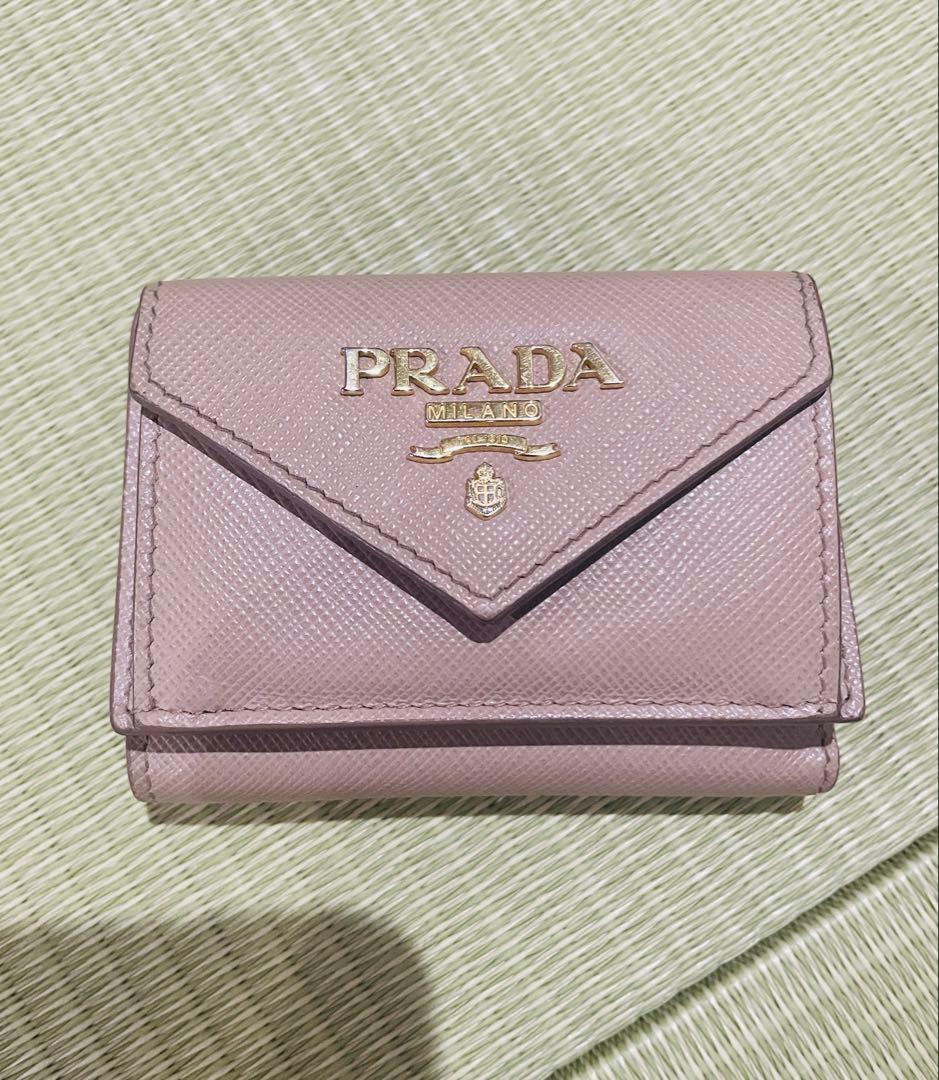 PRADA 三つ折りコンパクト財布