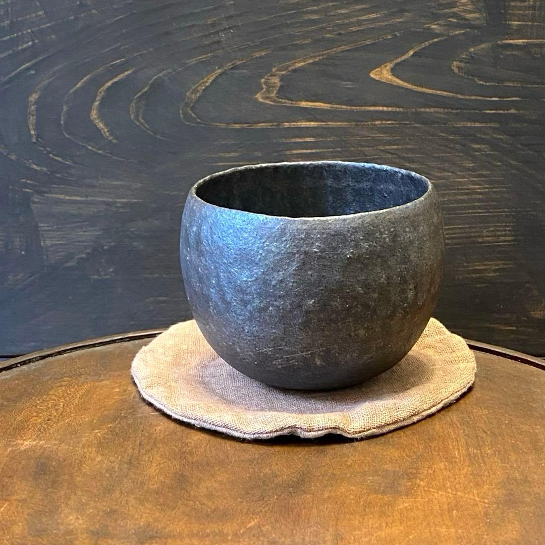 井内素　黒色の陶器製ボウル　作家もの　碗　丼　カップ　手びねり