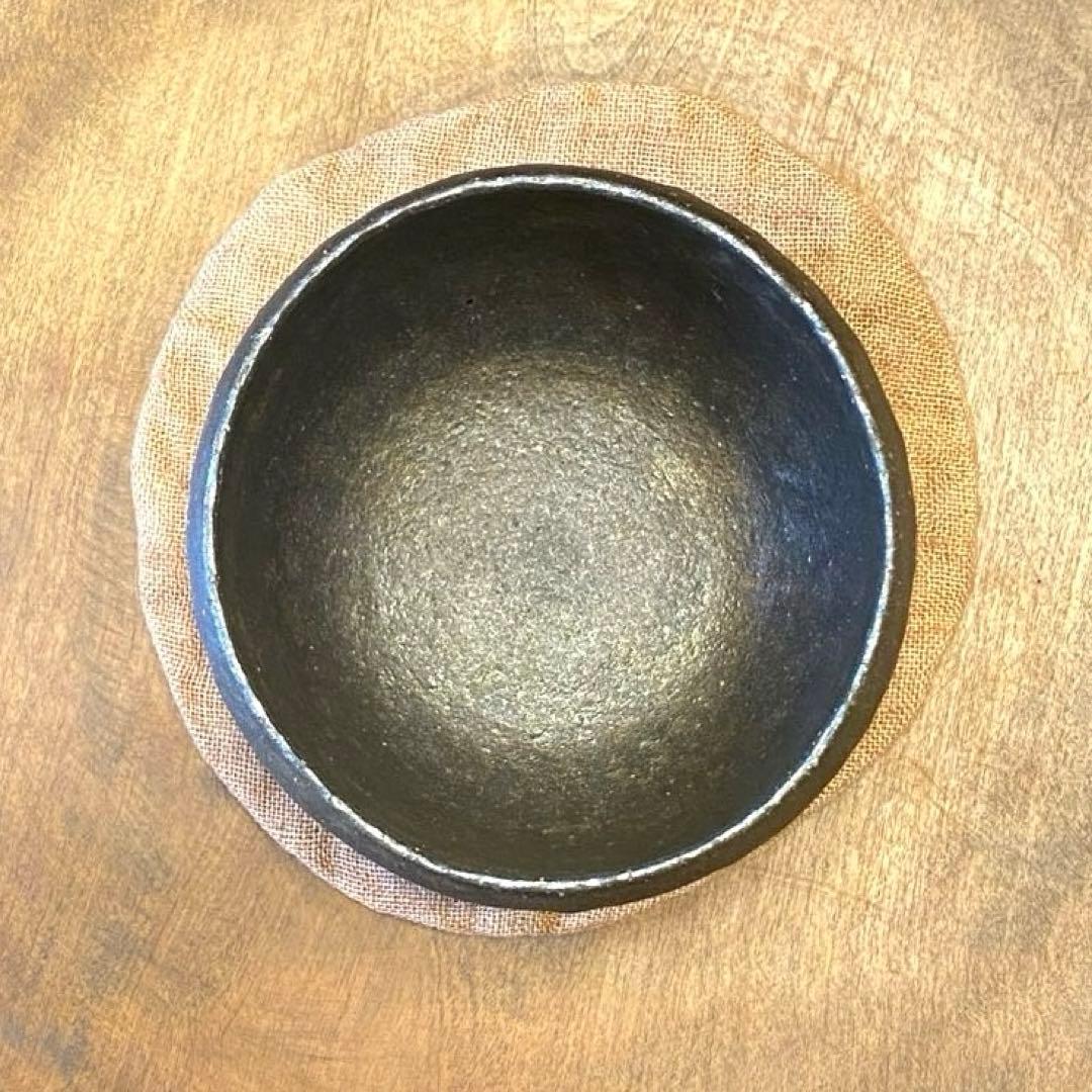 井内素　黒色の陶器製ボウル　作家もの　碗　丼　カップ　手びねり
