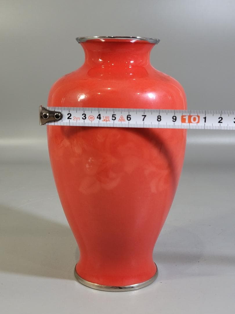 七宝 朱 纏枝花模様 瓶 高さ18.8cm DT411