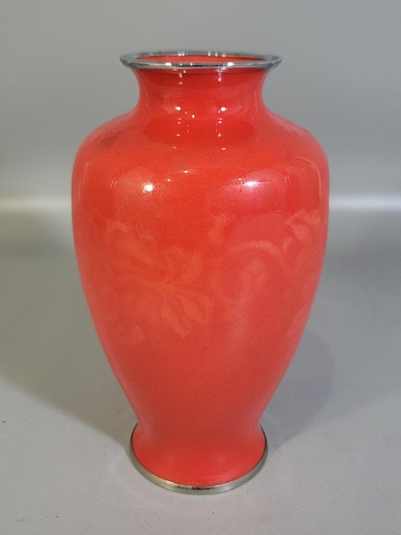 七宝 朱 纏枝花模様 瓶 高さ18.8cm DT411