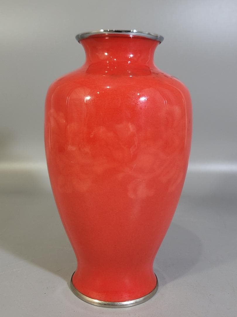 七宝 朱 纏枝花模様 瓶 高さ18.8cm DT411