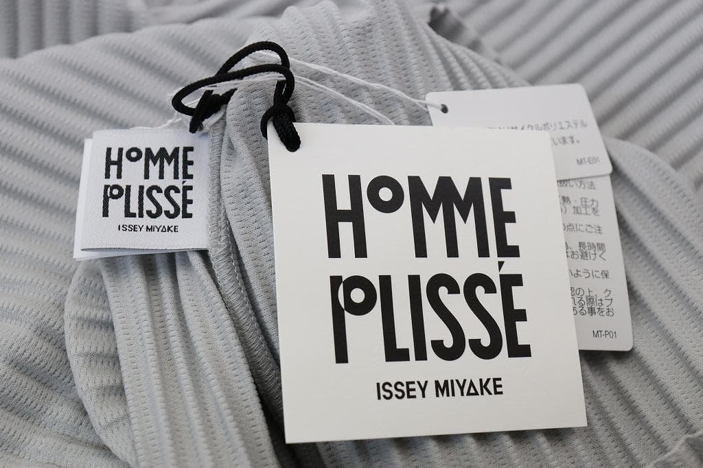 紙タグ付☆HOMME PLISSE グレーのベスト　オムプリッセ　イッセイミヤケ