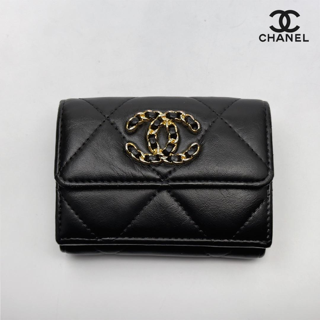 正規品　CHANEL シャネル19　ディズヌフ　Wホック　三つ折り財布