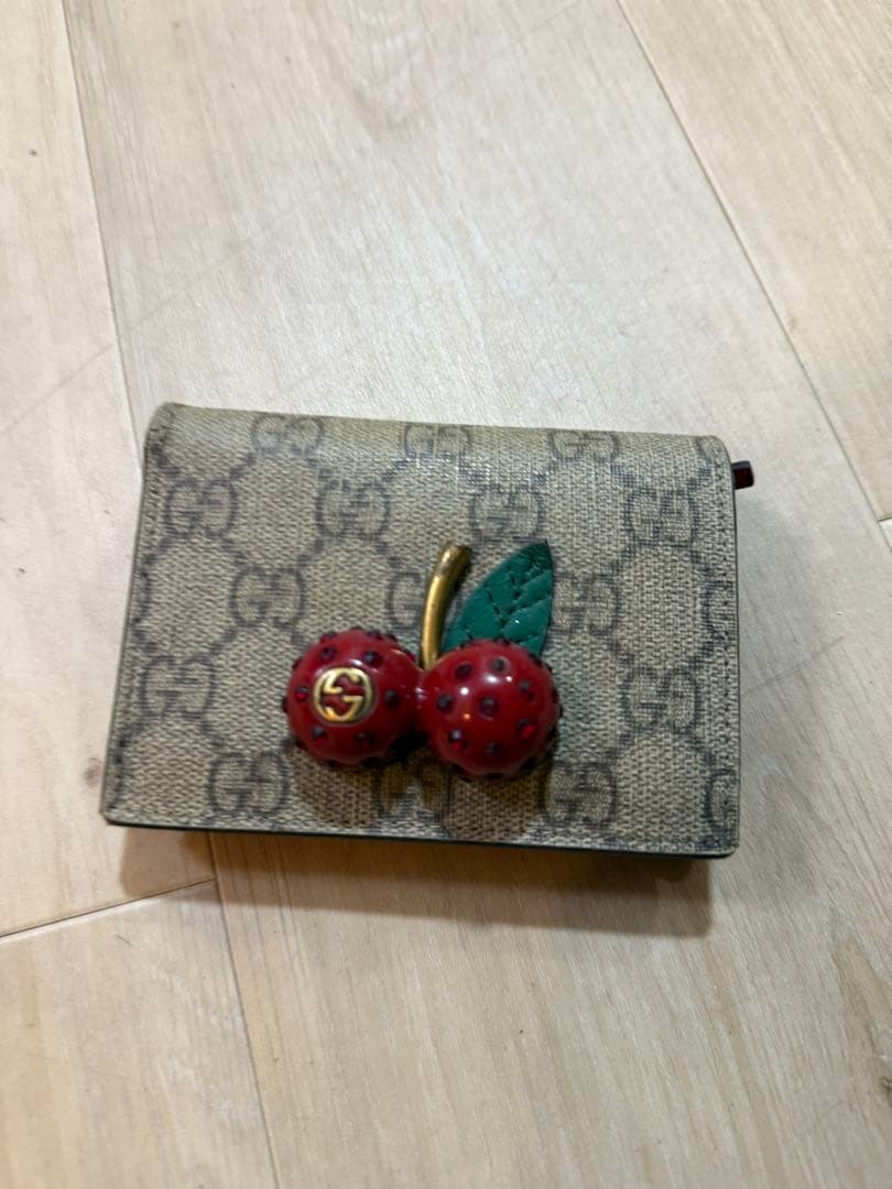 Gucci チェリー装飾 二つ折り財布
