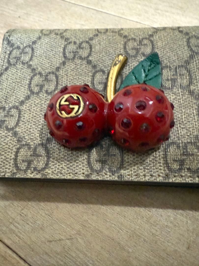 Gucci チェリー装飾 二つ折り財布