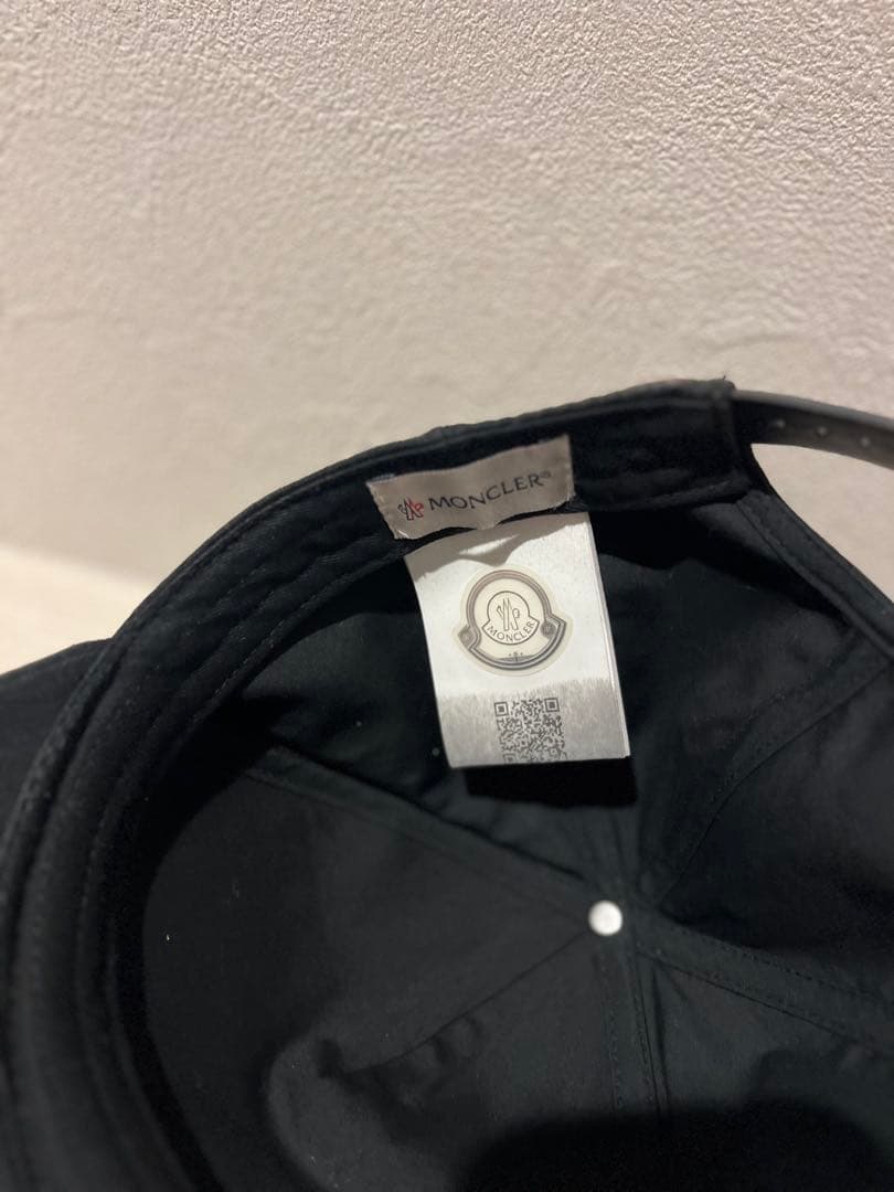 MONCLER ブラック ロゴキャップ