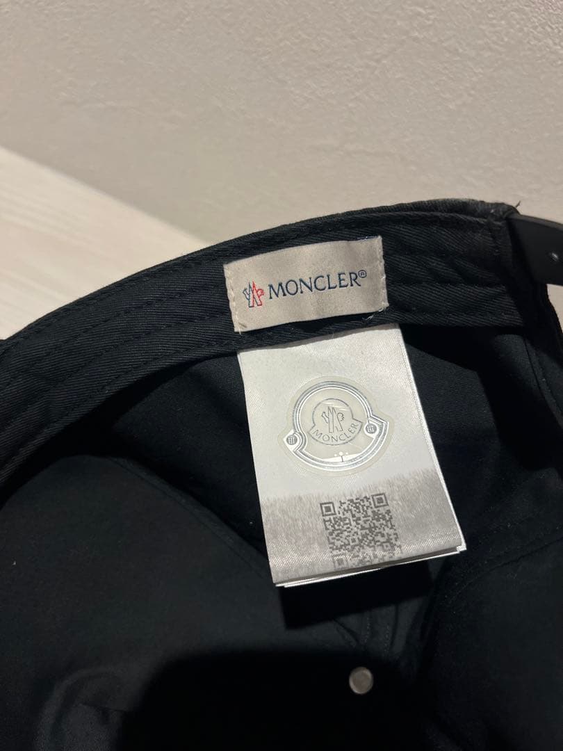 MONCLER ブラック ロゴキャップ
