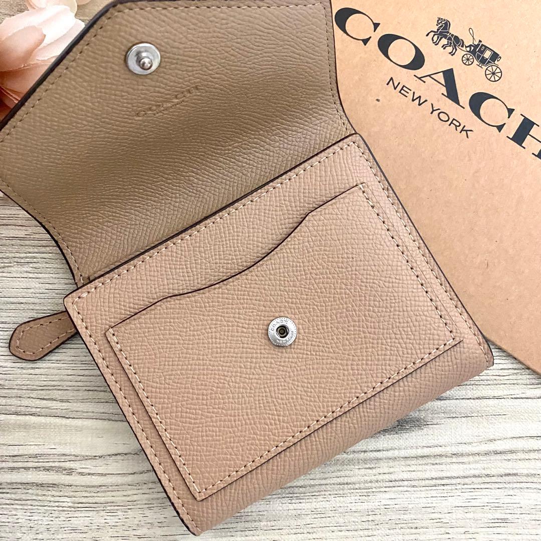 【新品未使用】COACH コーチ　折り財布 ベージュ　レザー　三つ折り財布