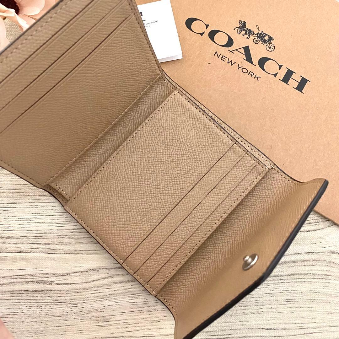【新品未使用】COACH コーチ　折り財布 ベージュ　レザー　三つ折り財布
