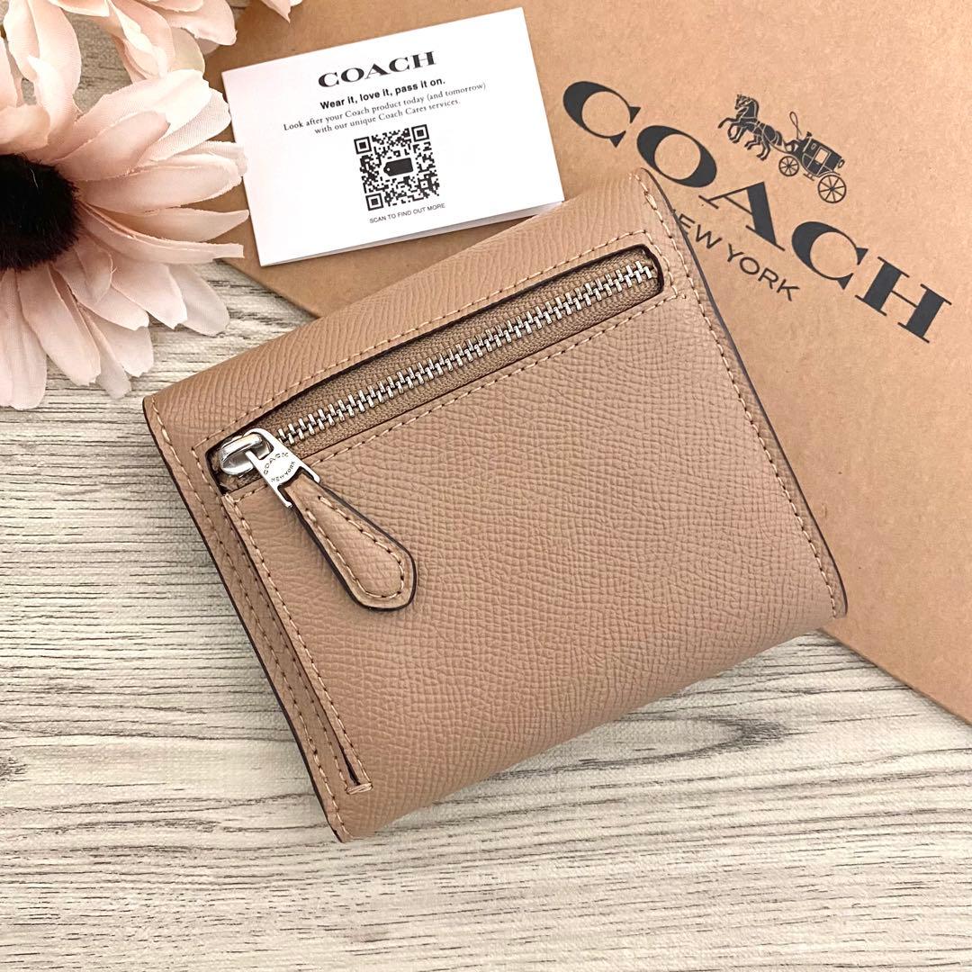 【新品未使用】COACH コーチ　折り財布 ベージュ　レザー　三つ折り財布
