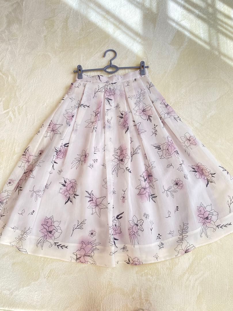 【極美品】ストロベリーフィールズ即完売　花柄フレアスカートふんわりシルエット