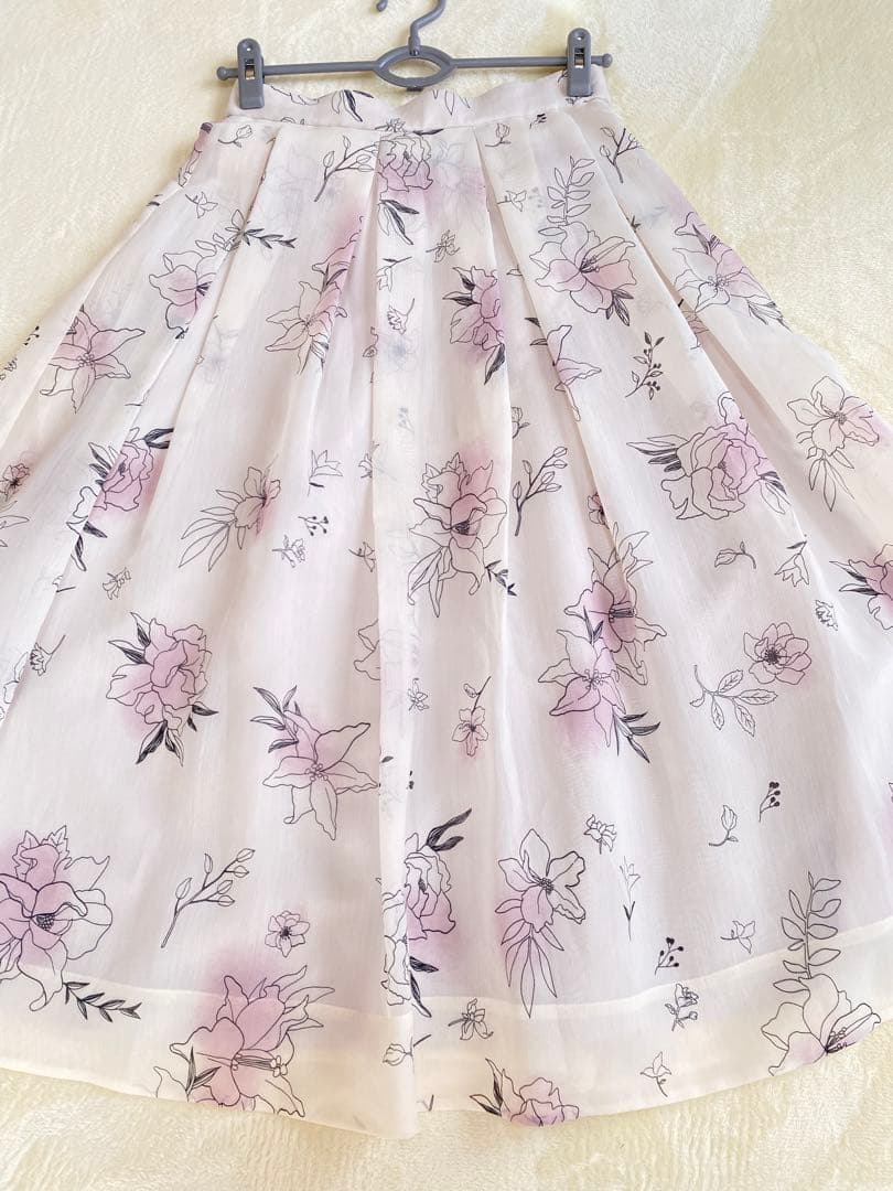 【極美品】ストロベリーフィールズ即完売　花柄フレアスカートふんわりシルエット