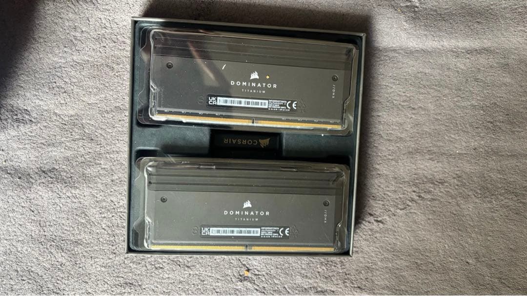 メモリー DominatorTitaniumDDR5 (16GBx2) 7200MT/s