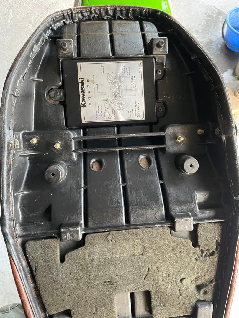 ゼファー400 C4 1992年　純正シートベース　張り替え済み　タックロール