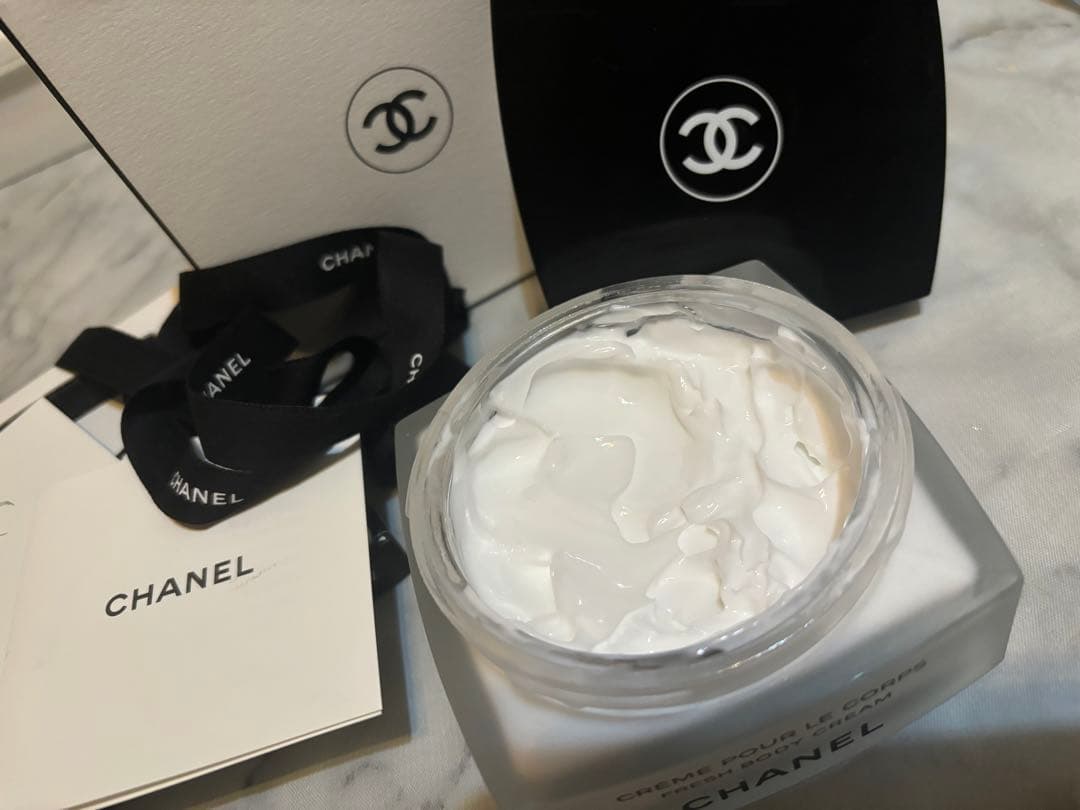 CHANEL ボディクリーム レ ゼクスクルジフ フレッシュ 箱リボン付