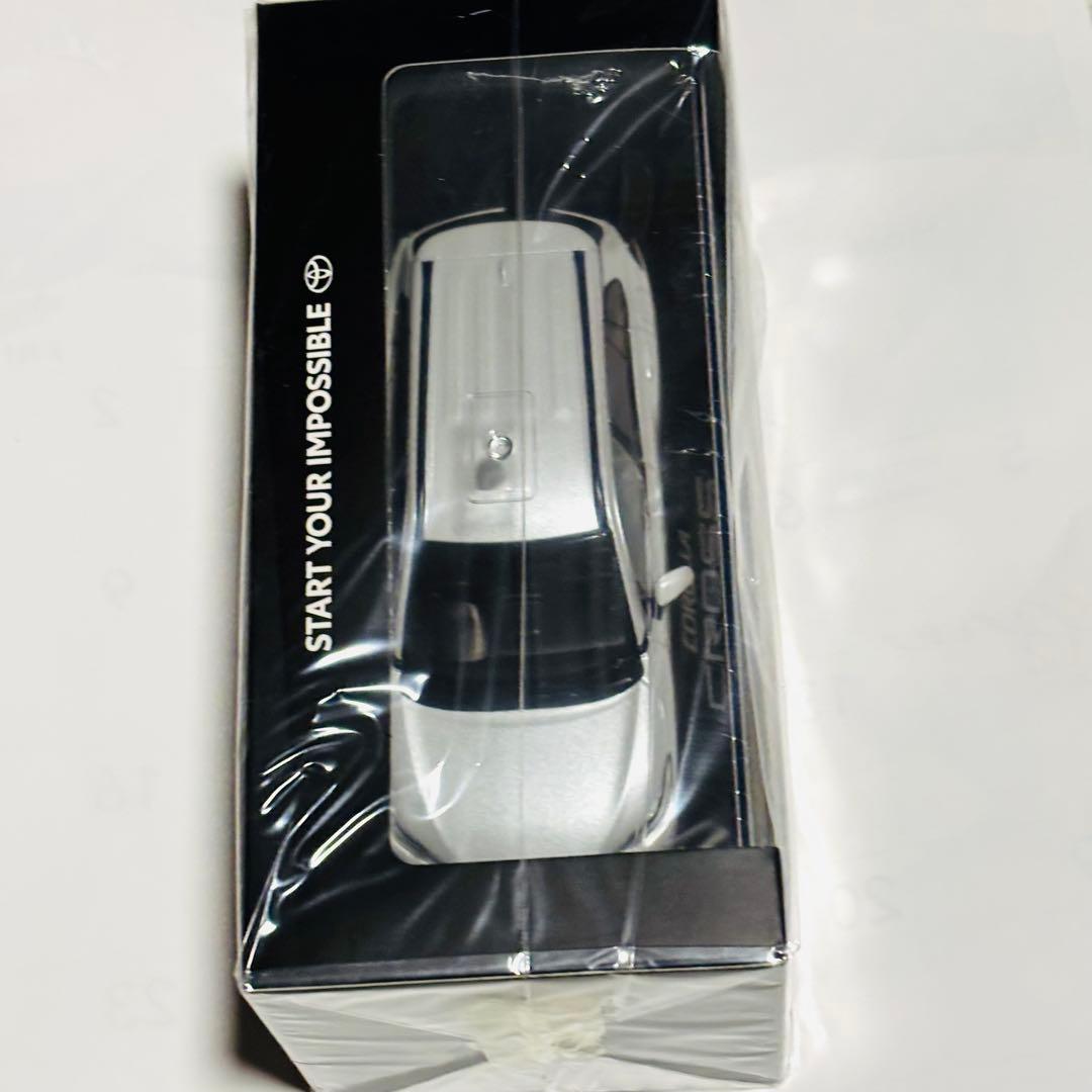 トヨタ カローラクロス 1/30 ミニカー ホワイトパール 新品 未開封品