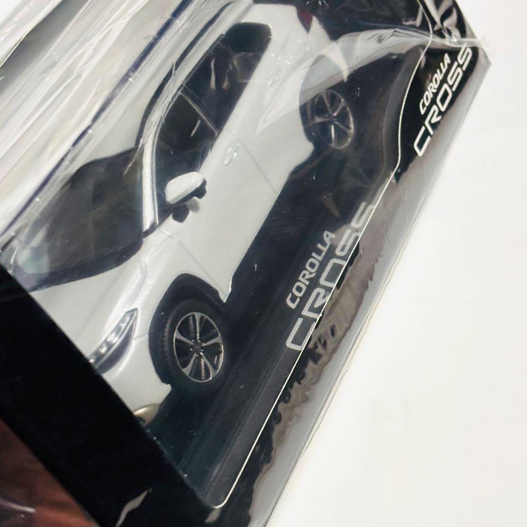 トヨタ カローラクロス 1/30 ミニカー ホワイトパール 新品 未開封品