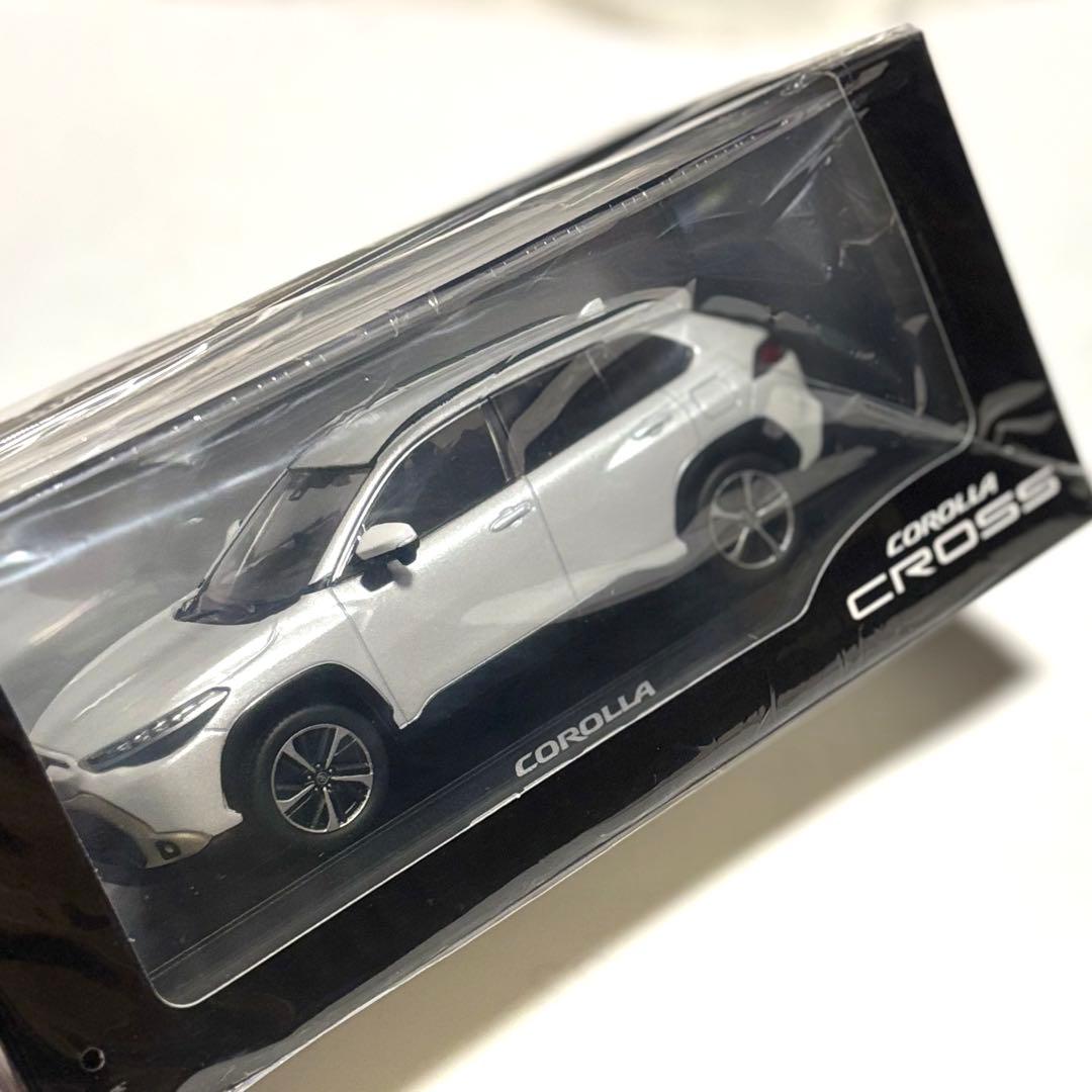 トヨタ カローラクロス 1/30 ミニカー ホワイトパール 新品 未開封品
