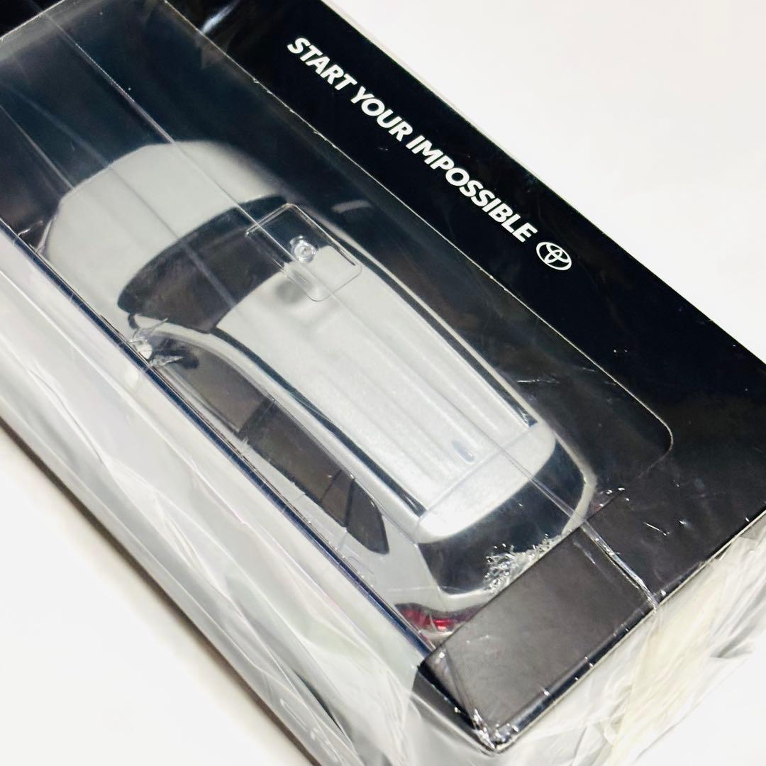 トヨタ カローラクロス 1/30 ミニカー ホワイトパール 新品 未開封品