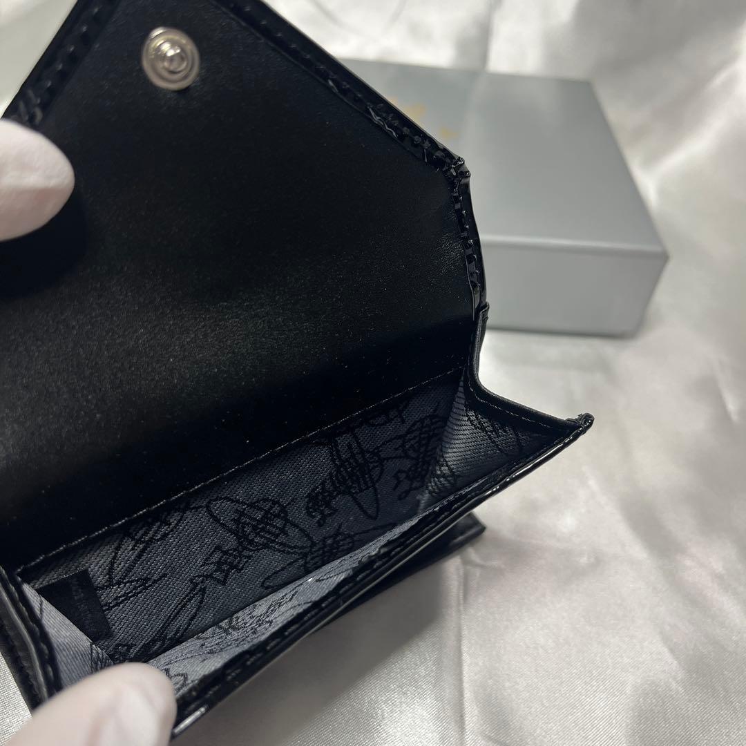 新品 Vivienne Westwood エナメル黒 ヴィヴィアン内装 三つ折り