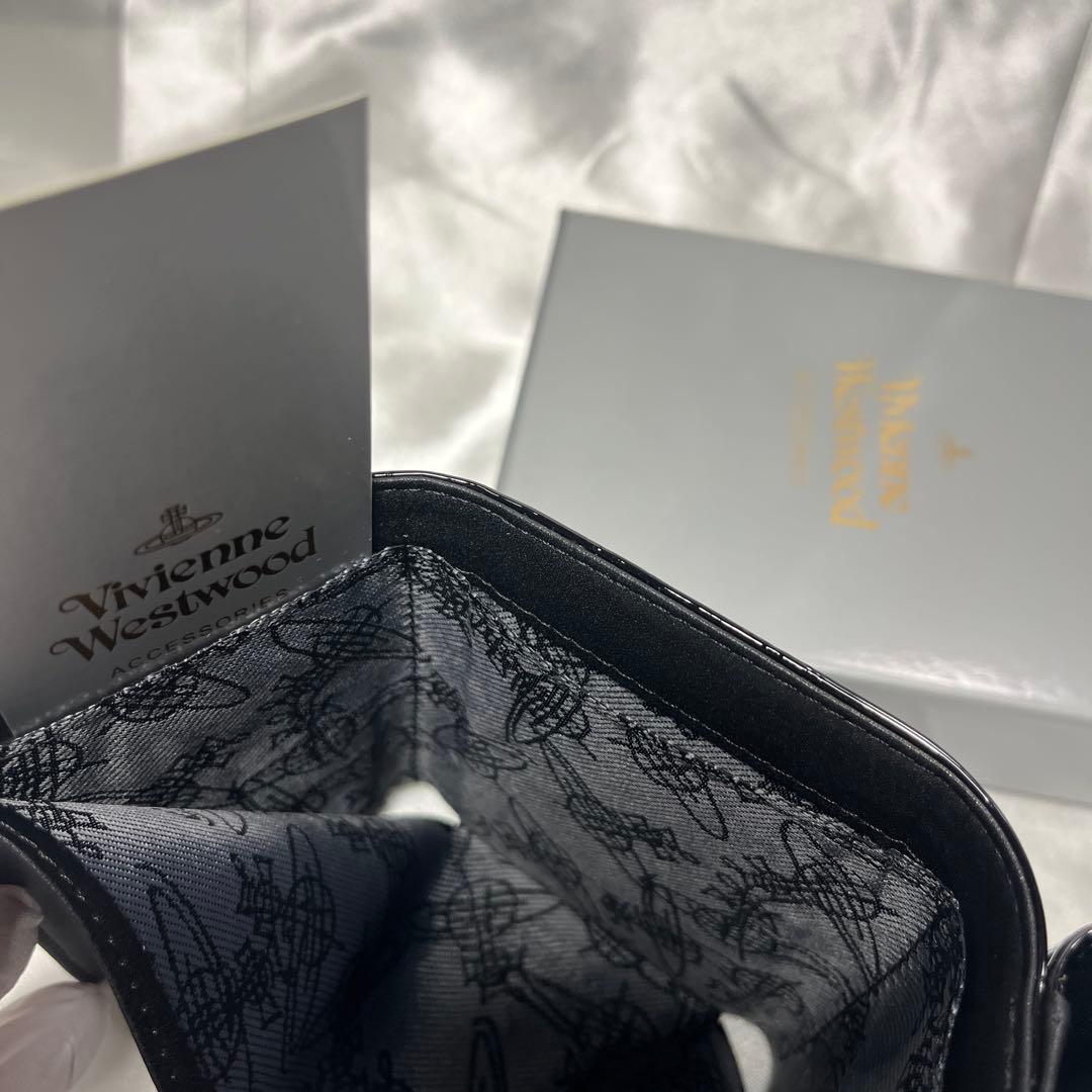 新品 Vivienne Westwood エナメル黒 ヴィヴィアン内装 三つ折り