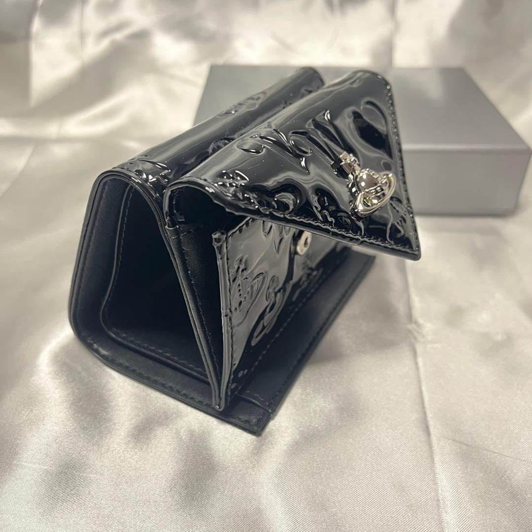 新品 Vivienne Westwood エナメル黒 ヴィヴィアン内装 三つ折り