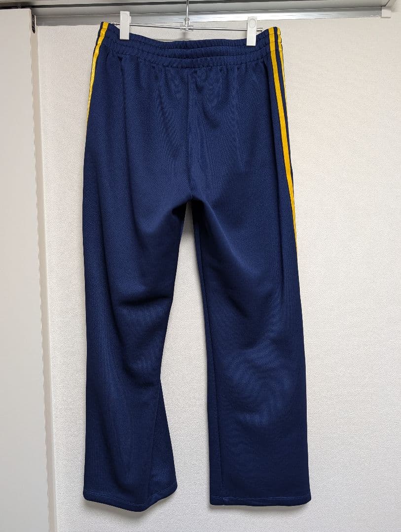 【期間限定】adidas ワイドトラックパンツ ダークブルー イエロー