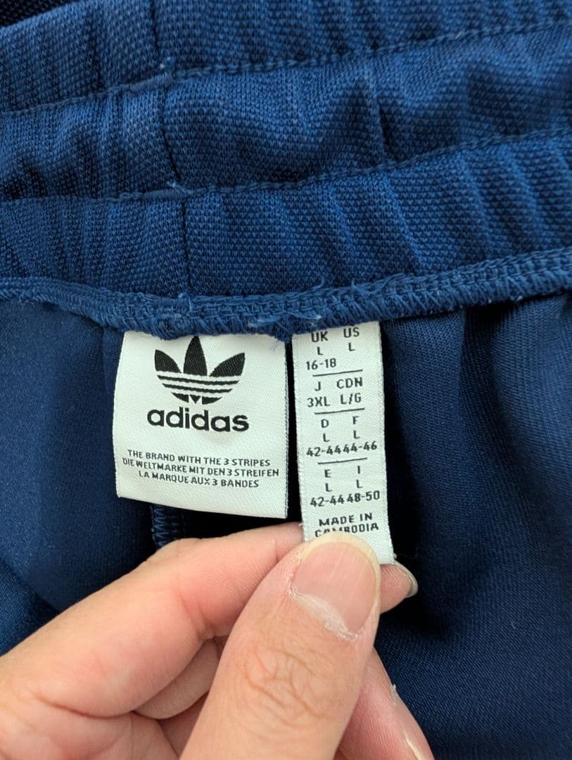 【期間限定】adidas ワイドトラックパンツ ダークブルー イエロー