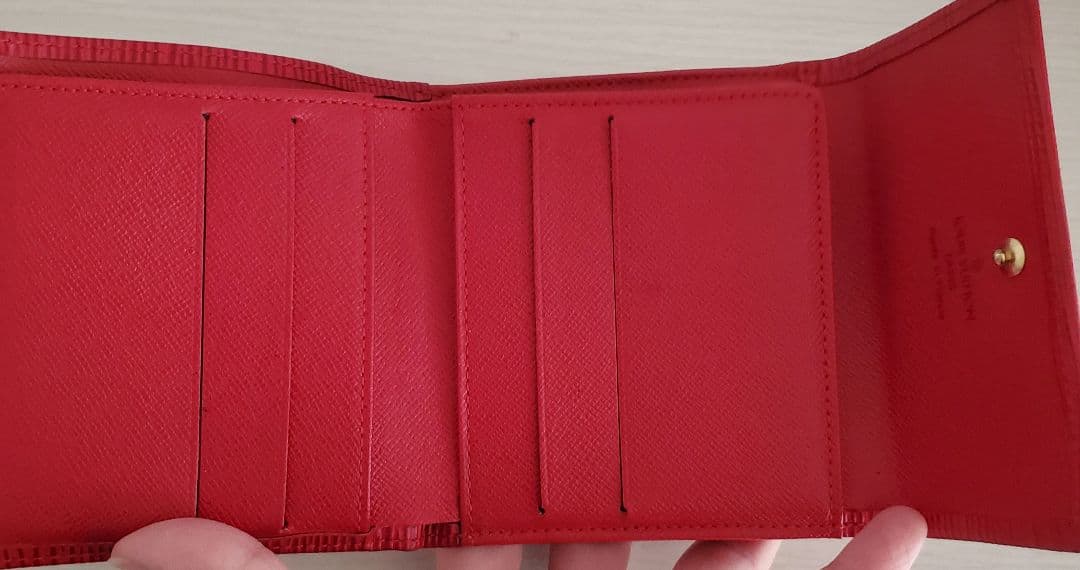 Louis Vuitton エピレザー 二つ折り財布 レッド