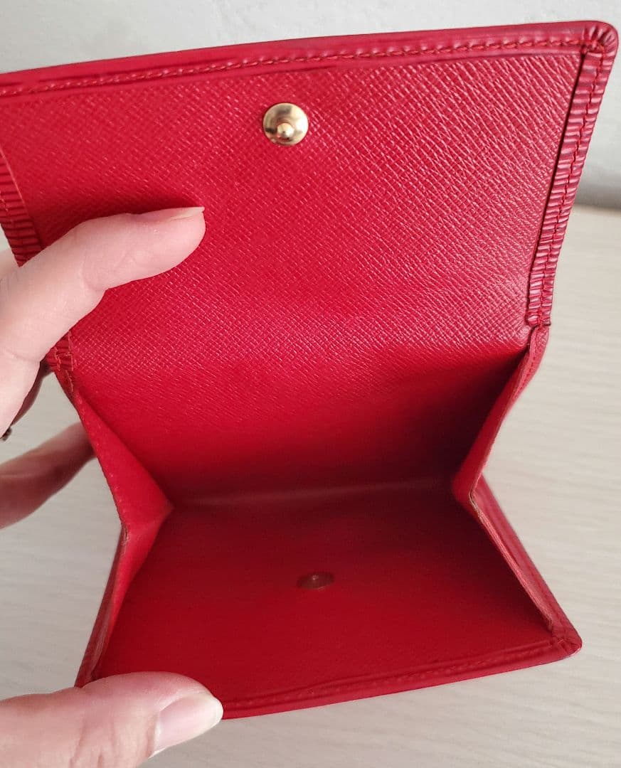 Louis Vuitton エピレザー 二つ折り財布 レッド