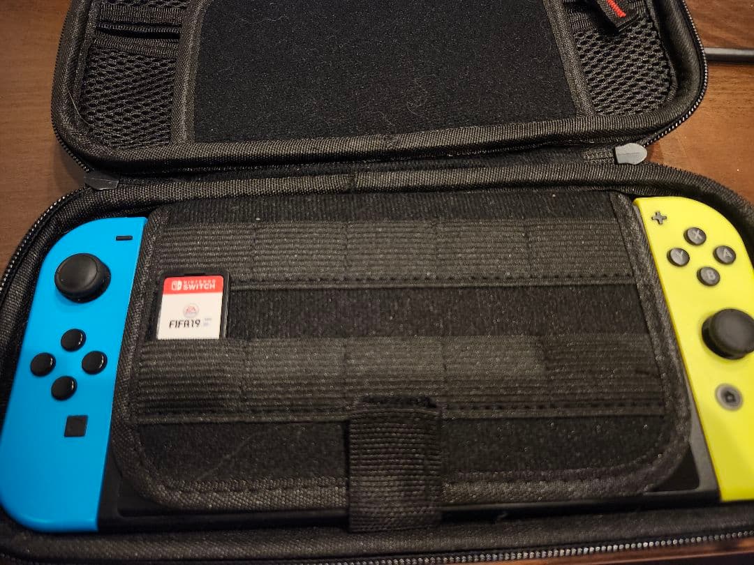 Nintendo Switch　本体 ケース付 ネオンブルー　ネオンイエロー