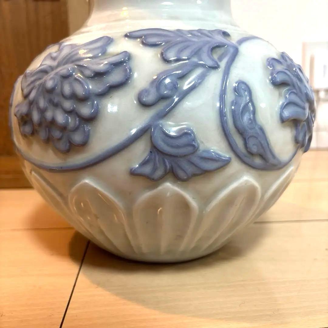 加藤渓山　紫彩磁牡丹花瓶　箱あり