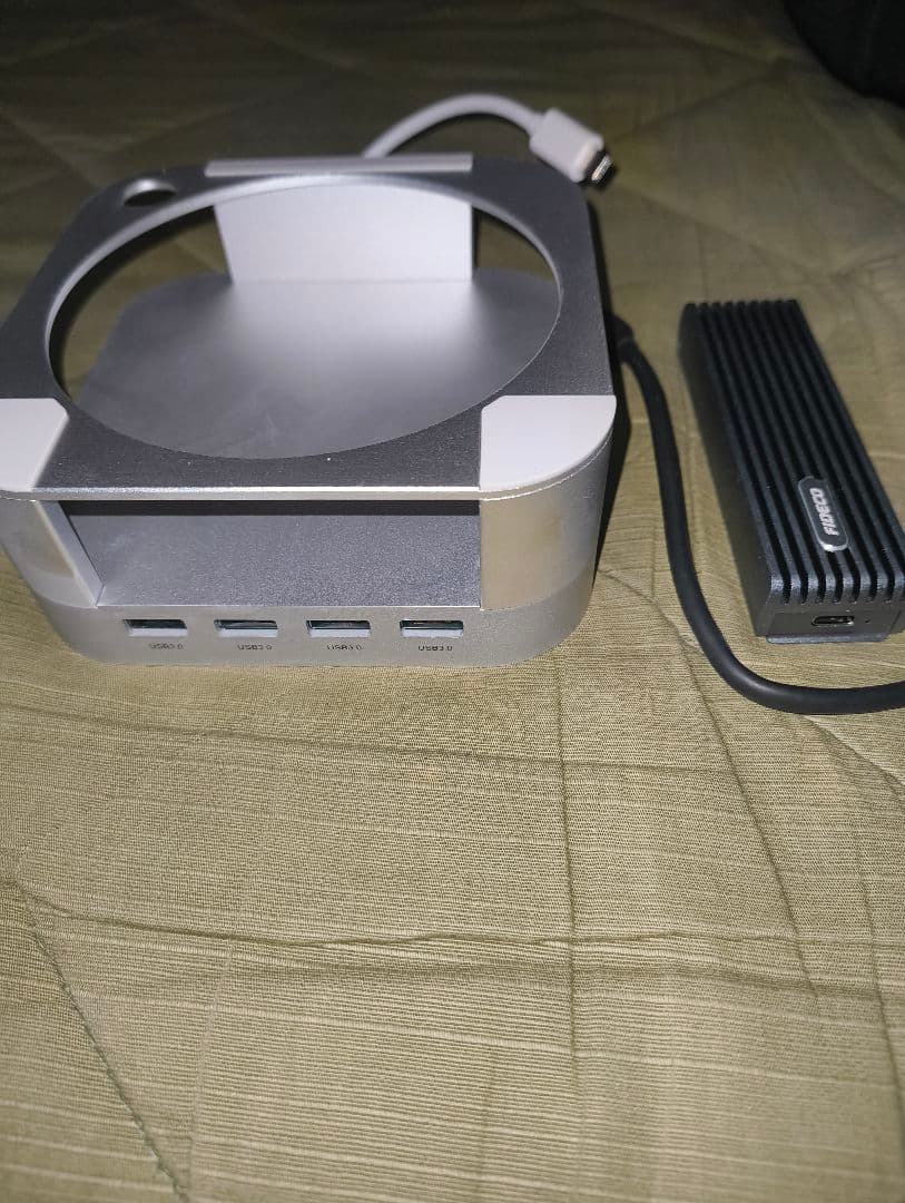 Apple Mac mini M4 16G 256GB　外付SSD1テラ置台