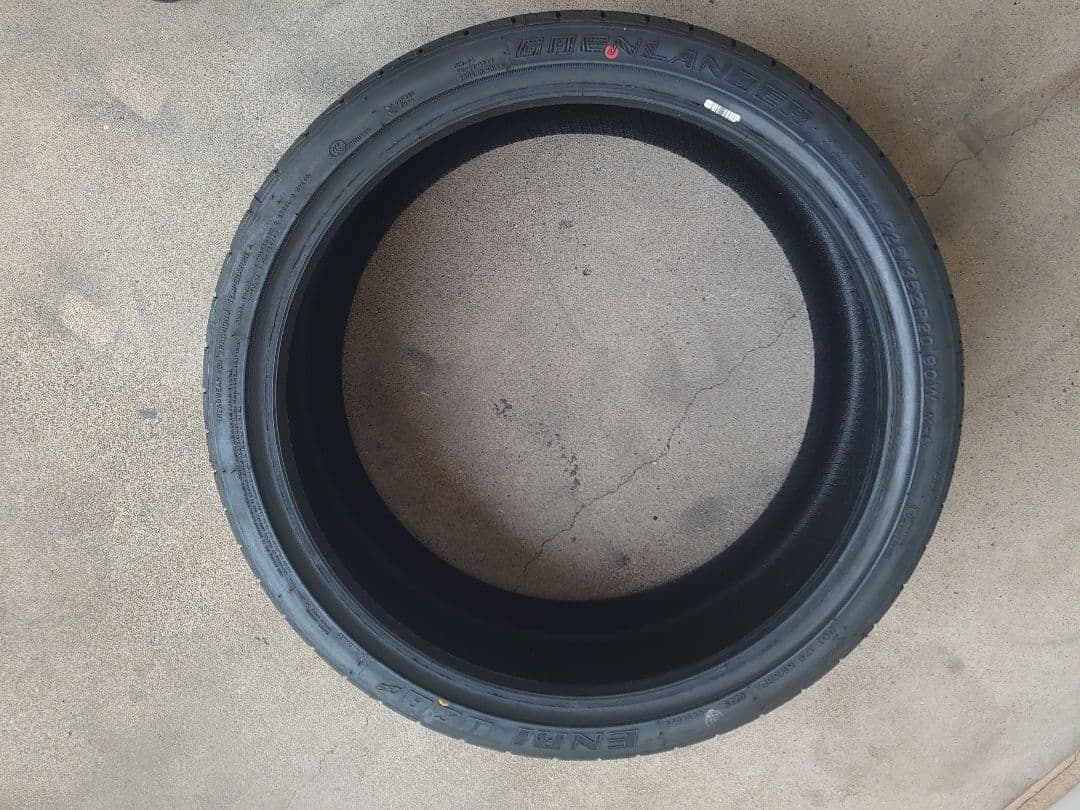 引取り限定GRENLANDER 225/35 ZR20 タイヤ 90W XL