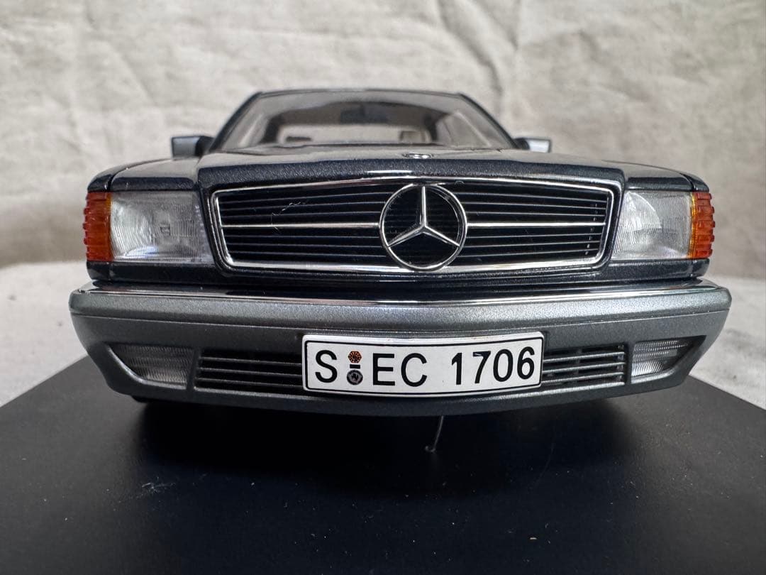 ミニカー Mercedes-Benz 500 SEC 1986 1/18