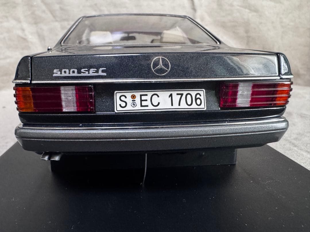ミニカー Mercedes-Benz 500 SEC 1986 1/18