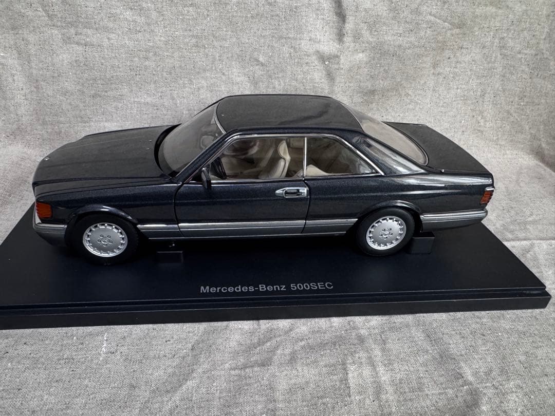 ミニカー Mercedes-Benz 500 SEC 1986 1/18