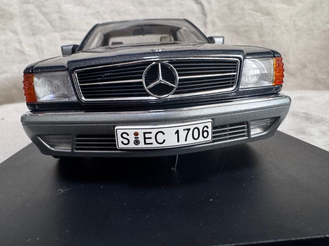 ミニカー Mercedes-Benz 500 SEC 1986 1/18