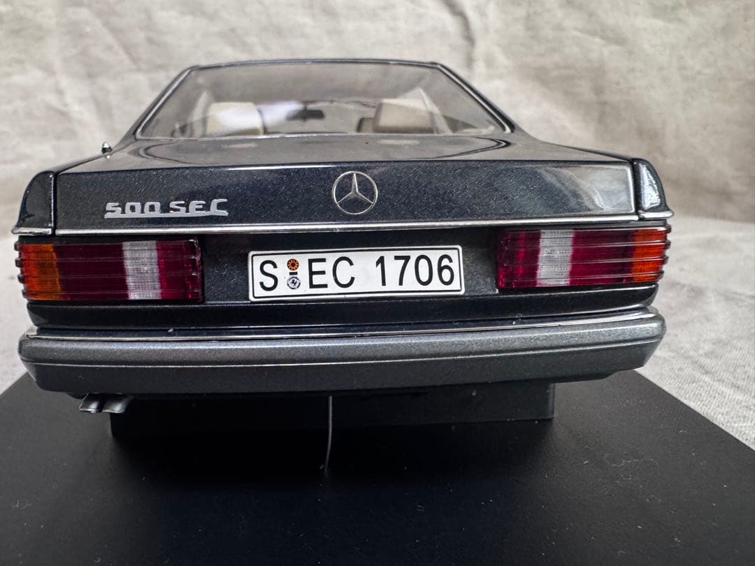 ミニカー Mercedes-Benz 500 SEC 1986 1/18