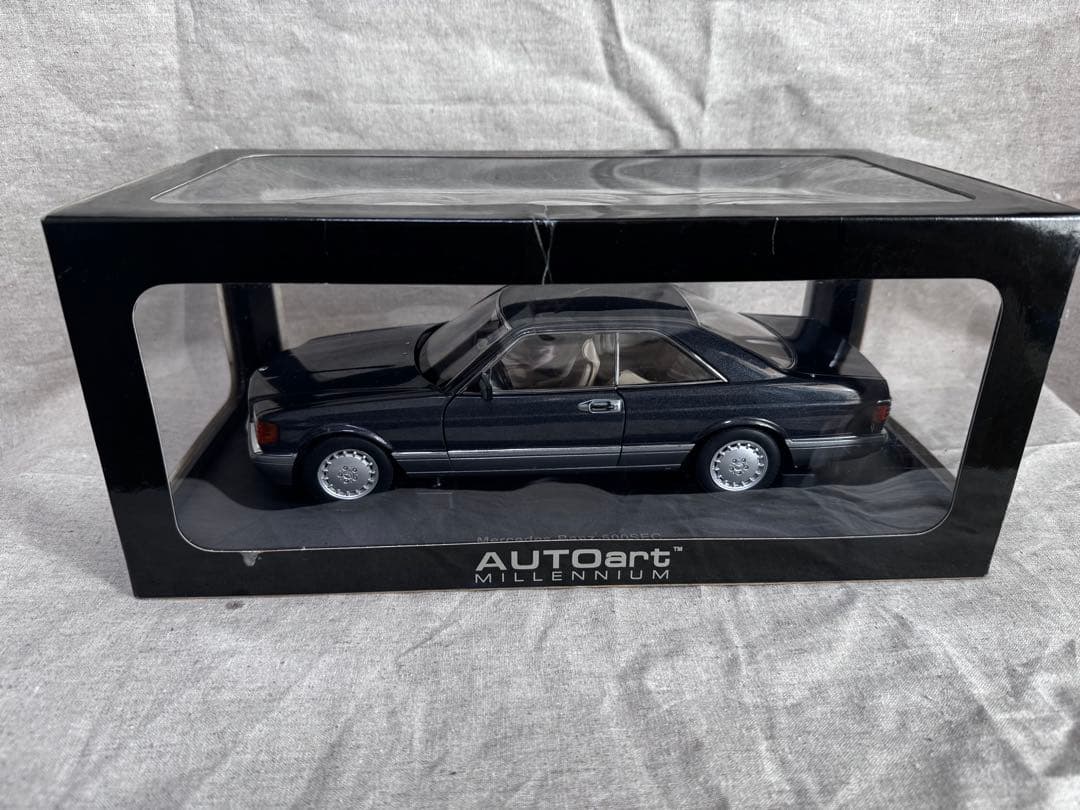 ミニカー Mercedes-Benz 500 SEC 1986 1/18