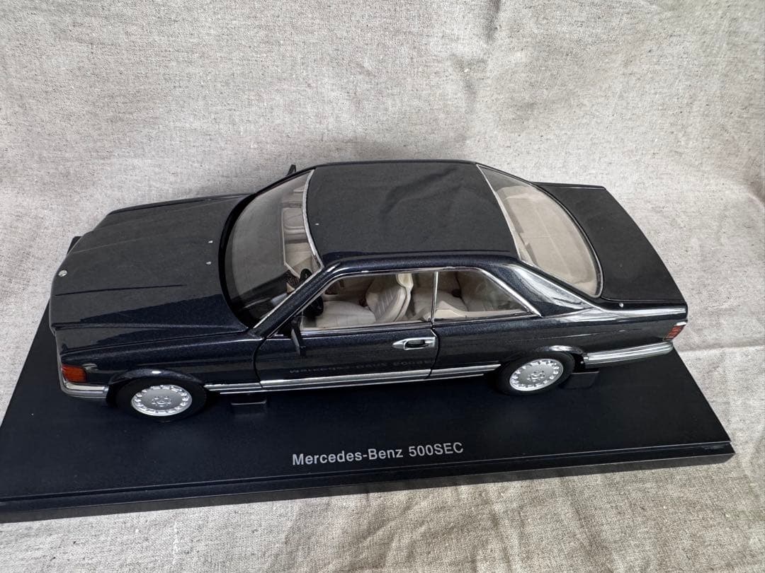 ミニカー Mercedes-Benz 500 SEC 1986 1/18