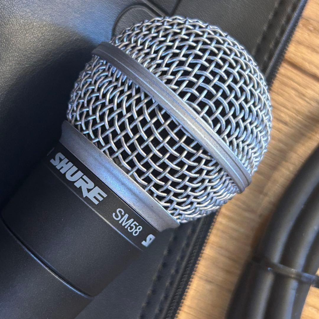 美品　SHURE ダイナミックマイク SM58 と マイクケーブル
